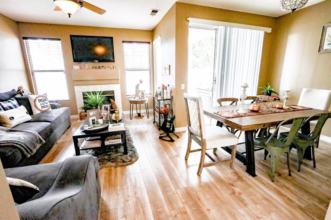 401 Sanibelle Cir, Unit Unit 10 in Chula Vista, CA - Foto de edificio