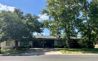 609 Cottonwood Dr in Kingsland, TX - Building Photo