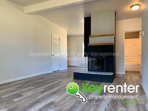 1713 S 43rd St in Tacoma, WA - Building Photo - Building Photo