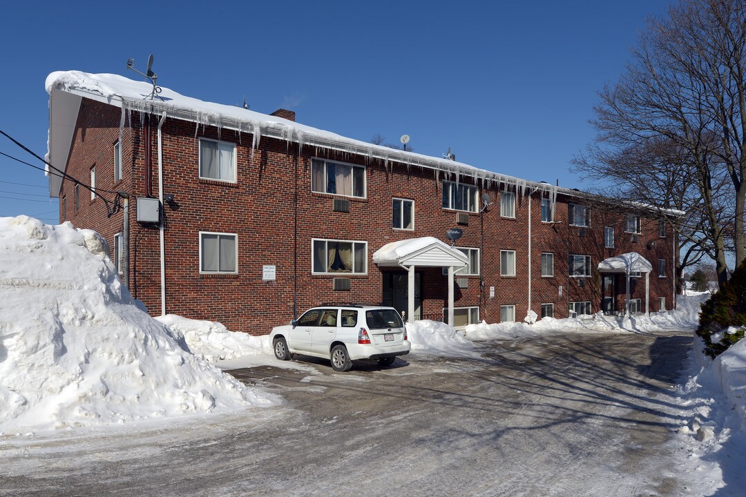 71-81 Pond St in Quincy, MA - Foto de edificio