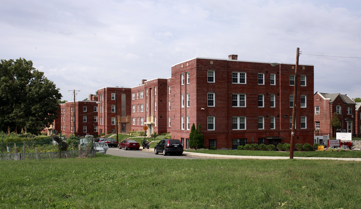 Fort View Apartments in Washington, DC - Building Photo