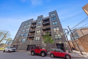 650 N Morgan St, Unit 404 in Chicago, IL - Building Photo