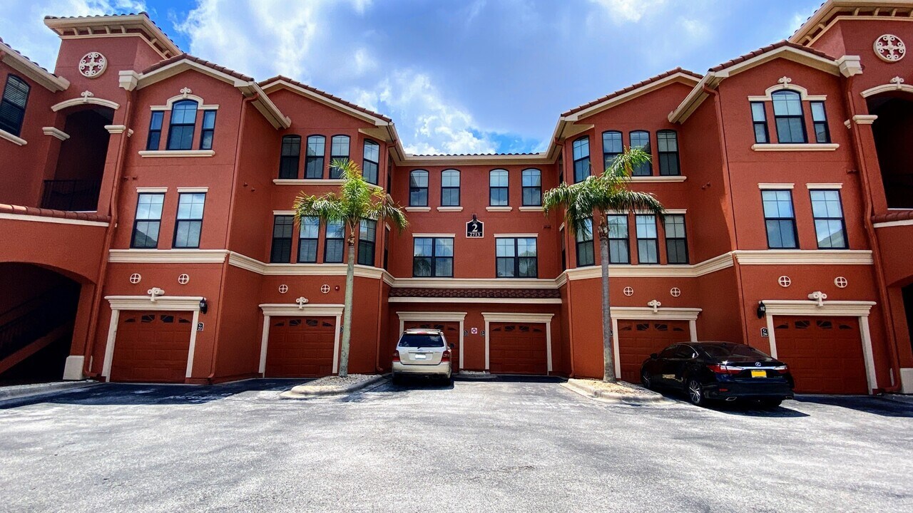 2713 Via Murano in Clearwater, FL - Building Photo