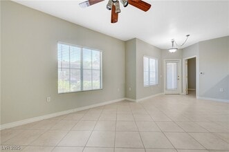 10245 S Maryland Pkwy in Las Vegas, NV - Building Photo - Building Photo