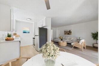 Willis Park South in Sherman Oaks, CA - Building Photo - Building Photo