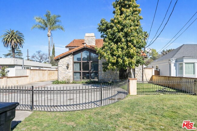 12841 Landale St in Los Angeles, CA - Building Photo - Building Photo