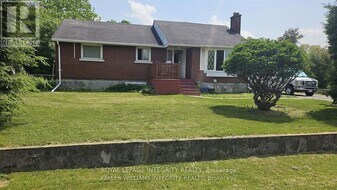 176 Oakridge Blvd in Ottawa, ON - Building Photo