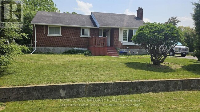 property at 176 Oakridge Blvd