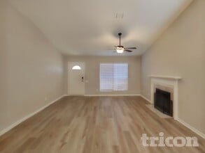 5522 Silver Maple Dr in Arlington, TX - Foto de edificio - Building Photo