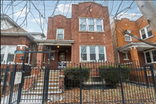 5128 W Montana St, Unit First Floor in Chicago, IL - Building Photo