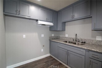 4986 Southern Ave, Unit E in South Gate, CA - Building Photo - Building Photo