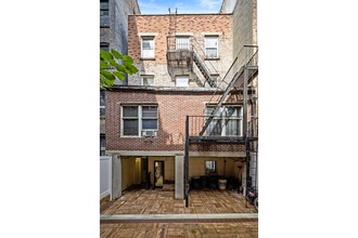 222 W 16th St in New York, NY - Building Photo - Building Photo