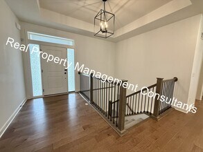 1833 NE Ravenwood Dr in Lee's Summit, MO - Building Photo - Building Photo