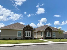 3812 Whitewing Ave, Unit 2 in Edinburg, TX - Building Photo