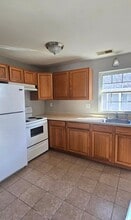 129 Main St, Unit B in East Haven, CT - Building Photo - Building Photo