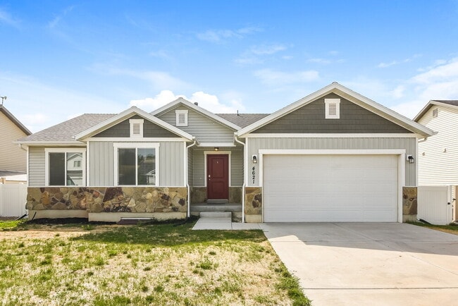 property at 4621 S W Pk Dr