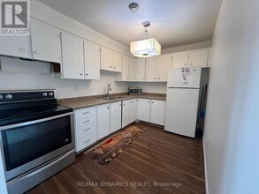 4064 Lawrence Ave E in Toronto, ON - Building Photo - Building Photo