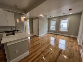 75 Pearl St, Unit 2 in Somerville, MA - Building Photo - Building Photo