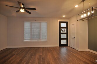 829 Crystal Oak Ln in Arlington, TX - Building Photo - Building Photo