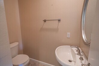 27909 Crown Ct Cir in Santa Clarita, CA - Building Photo - Building Photo