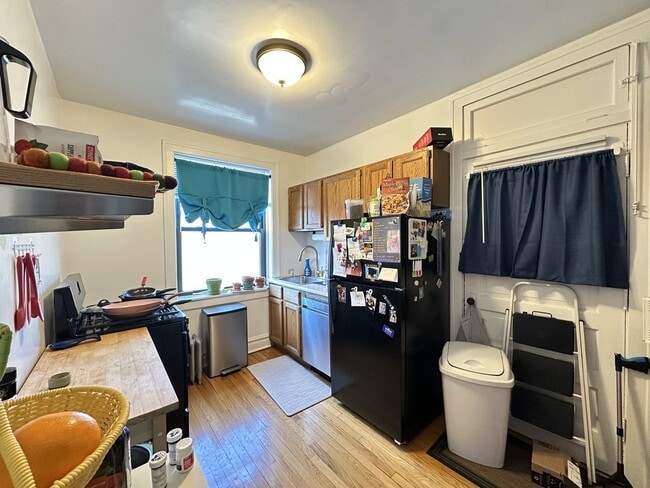 1911 W Larchmont Ave, Unit B4 in Chicago, IL - Building Photo - Building Photo