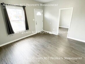 2092 W 105th St in Cleveland, OH - Building Photo - Building Photo