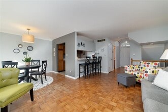 1730 Blue Oak Dr in Chesterfield, MO - Building Photo - Building Photo