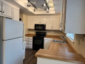 1340 Las Juntas Way in Walnut Creek, CA - Foto de edificio - Building Photo
