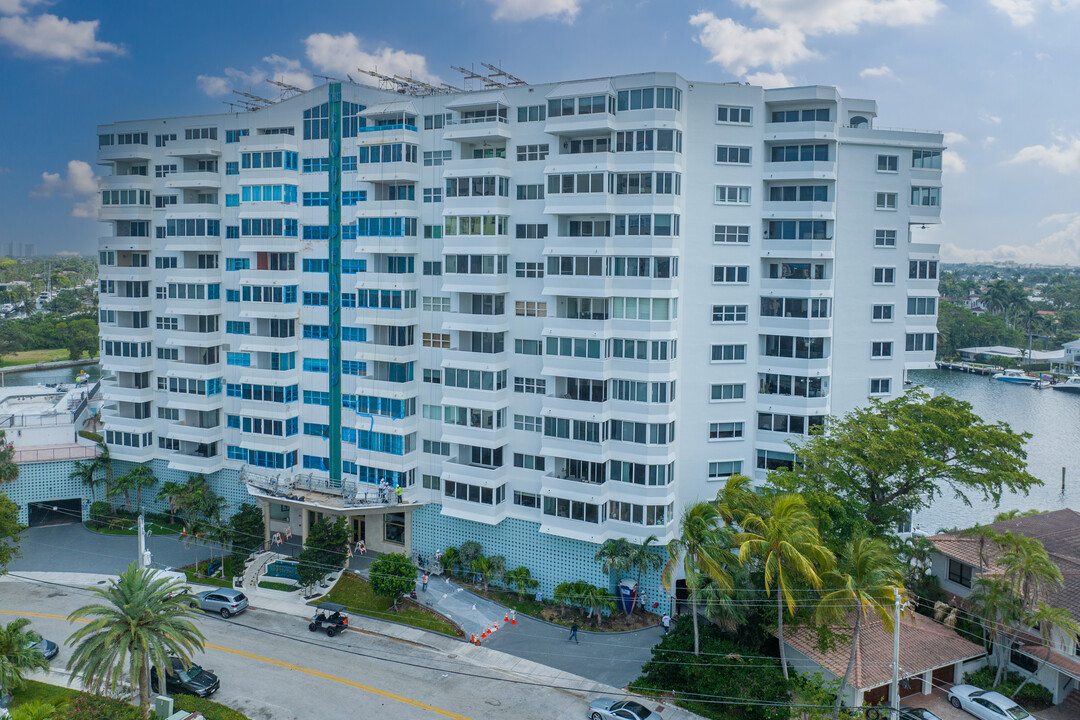 Four Seasons Condominium in Fort Lauderdale, FL - Building Photo