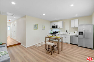 648 Hollister St in San Fernando, CA - Building Photo - Building Photo