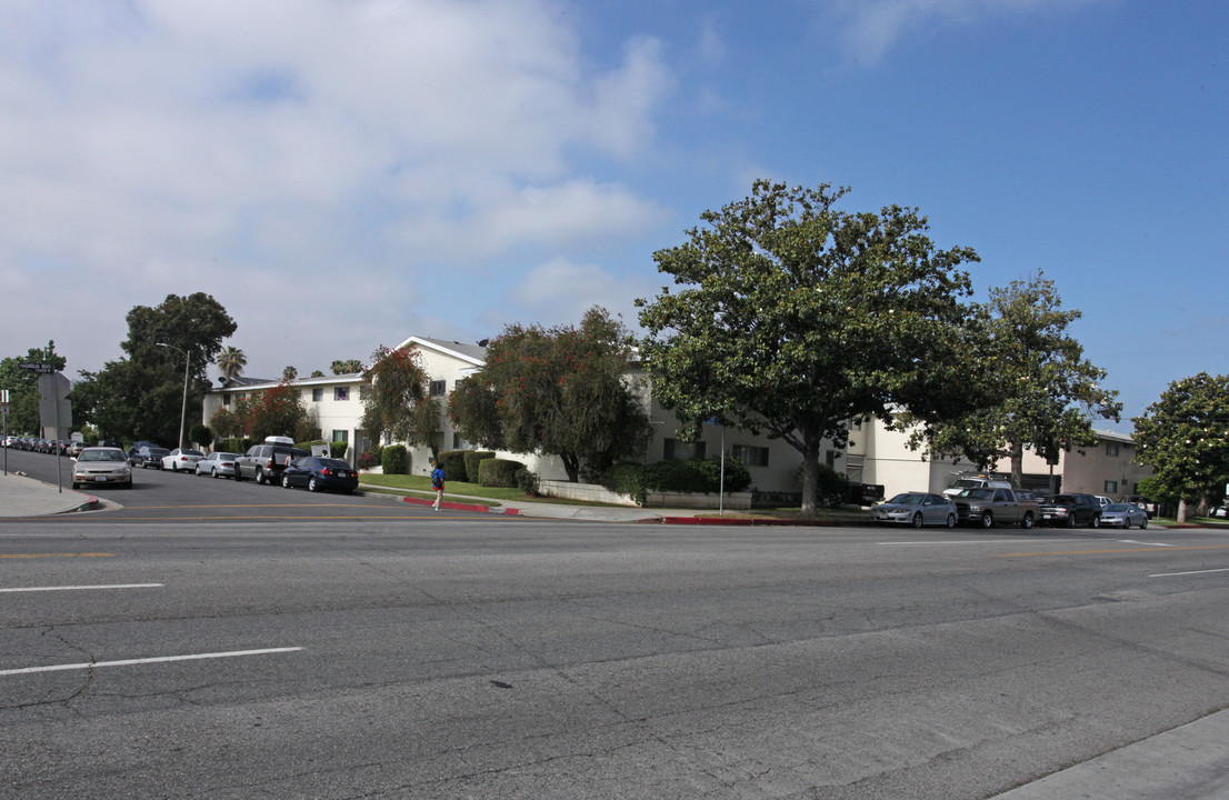 5151 Buffalo Ave in Van Nuys, CA - Foto de edificio