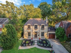 619 Briarwood Ave in Pittsburgh, PA - Building Photo