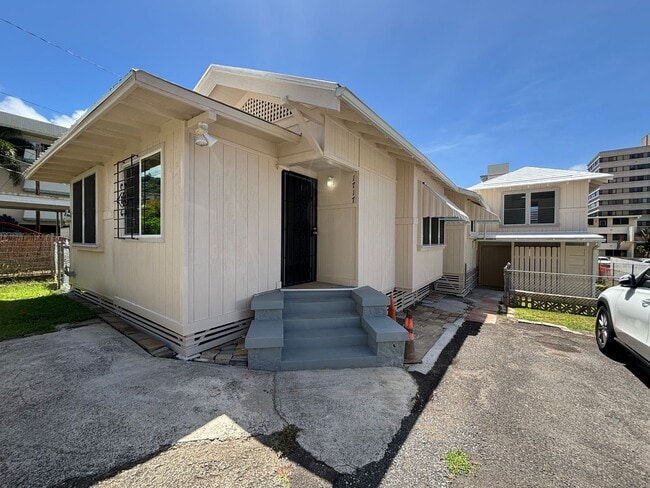 1717 Kewalo St in Honolulu, HI - Building Photo - Building Photo