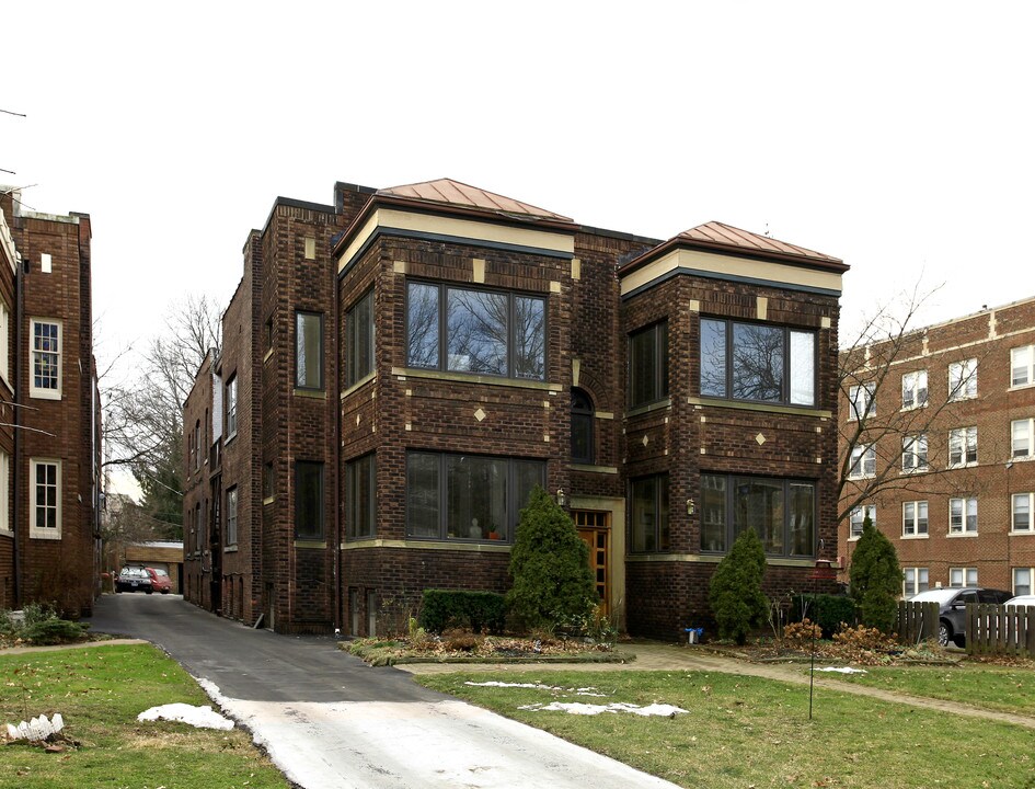 2456 Overlook Rd in Cleveland, OH - Foto de edificio