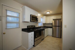 1709 Cedar Hill Rd in Charlottesville, VA - Building Photo