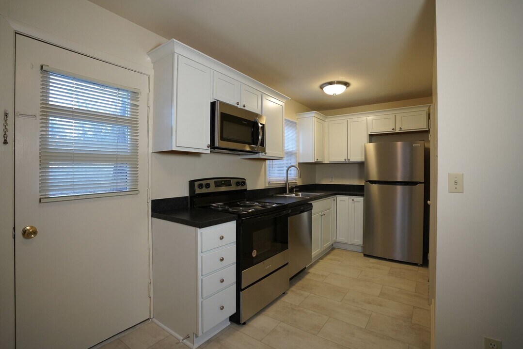 1709 Cedar Hill Rd in Charlottesville, VA - Foto de edificio