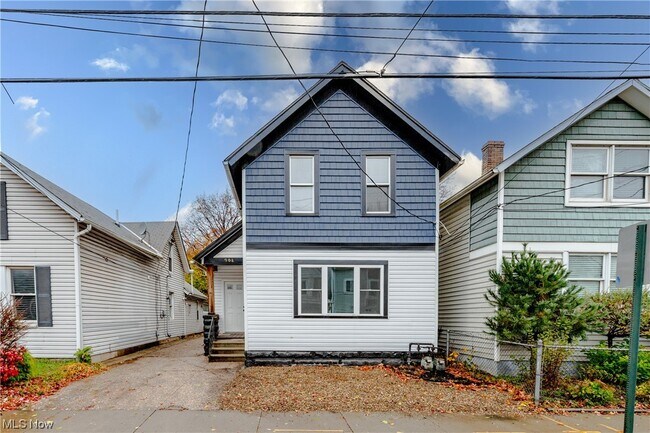 908 Fruit Ave, Unit Up in Cleveland, OH - Building Photo - Building Photo