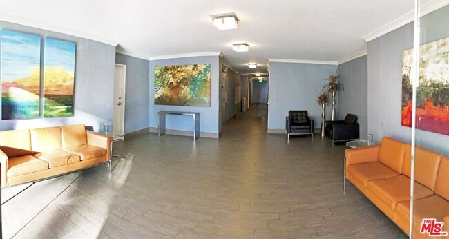 property at 468 S Roxbury Dr
