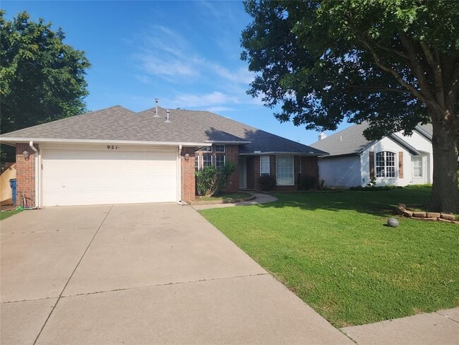 921 Blue Ridge Dr in Edmond, OK - Building Photo - Building Photo