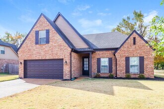 45 Green Hills Dr in Oakland, TN - Foto de edificio - Building Photo