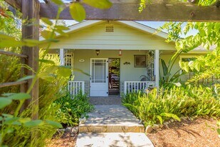 181 N Padre Juan Ave in Ojai, CA - Building Photo