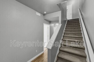 1044 W Painted Horse Ln in Bluffdale, UT - Building Photo - Building Photo