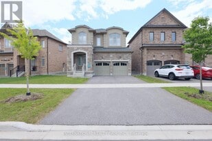 327 Northglen Blvd in Bowmanville, ON - Building Photo