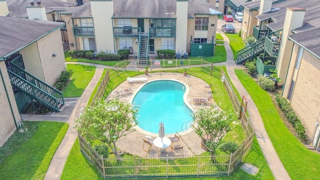1516 Bay Area Blvd, Unit 1 in Houston, TX - Building Photo - Building Photo