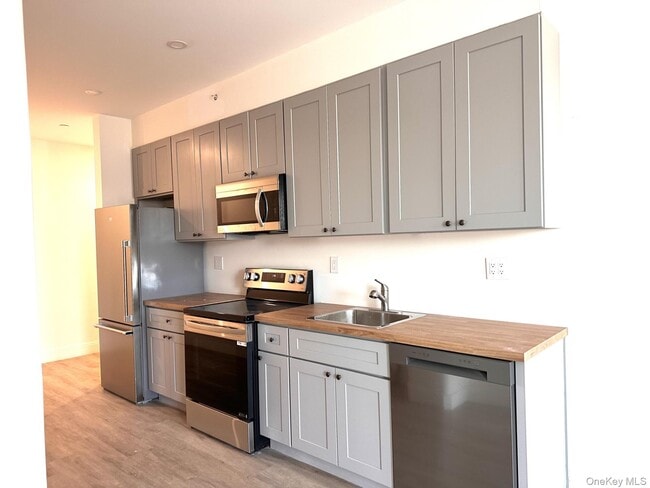 property at 362 W Merrick Rd