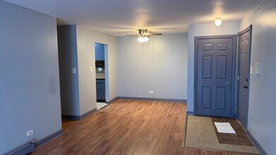 9970 S 84th Ter, Unit 33-216 in Palos Hills, IL - Foto de edificio - Building Photo