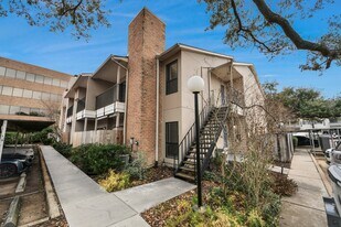1818 Augusta Dr in Houston, TX - Building Photo