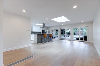 11500 Dona Cecilia Dr in Los Angeles, CA - Building Photo - Building Photo