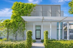 212 Tucker St in Healdsburg, CA - Building Photo