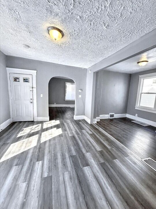 2355 E 86th St in Cleveland, OH - Building Photo